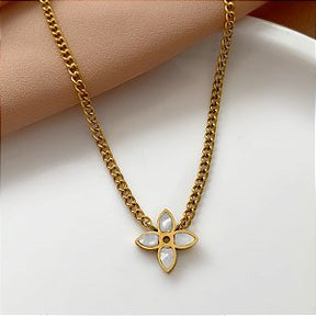 BRINCO CORAÇÃO BORDA LISA MADREPÉROLA DOURADO AÇO 316L⭐️